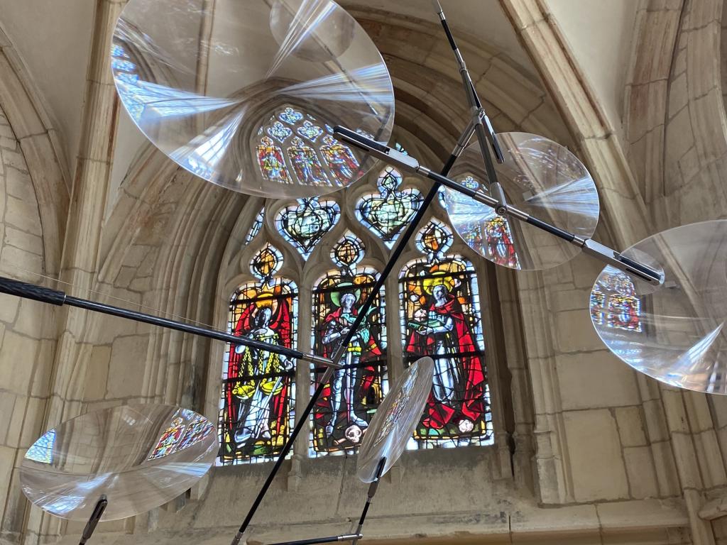 Floating Lens dans l'église Saint-Georges