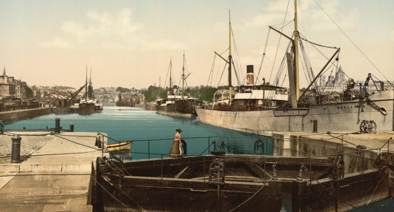 v1890-1905_Vue du port de Caen_Photochrome_Bibliothèque du congrès